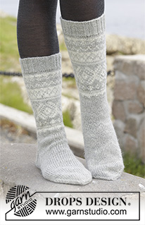 Free patterns - Vánoční ponožky a papučky / DROPS 157-10
