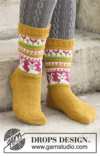 Bunny Dance / DROPS Extra 0-1371 - Strikkede sokker til Påske med flerfarvet mønster, strikket oppefra og ned i DROPS Fabel. Størrelse 35 - 43