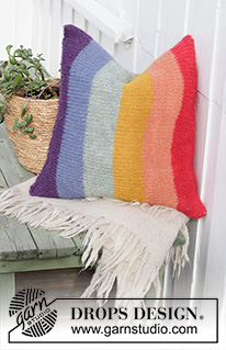 Rainbow Pillow / DROPS Extra 0-1487 - Kötött párnahuzat, szivárvány színű csíkokkal, DROPS Brushed Alpaca Silk fonalból Kb 50 x 50 cm méretű párnára illik