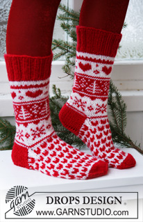 Free patterns - Christmas Socks & Slippers / DROPS Extra 0-566