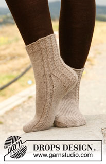 Free patterns - Women's Socks & Slippers / DROPS 133-7