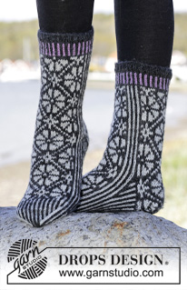 Starry Night Socks / DROPS 166-25 - Kötött DROPS zokni Norvégmintával Karisma fonalból. 35-43 -as méretben