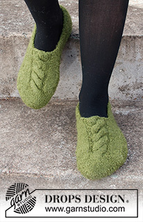 Free patterns - Christmas Socks & Slippers / DROPS 214-64