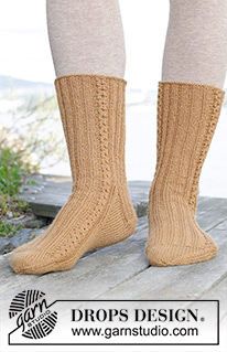 Free patterns - Dámské ponožky a papučky / DROPS 244-38
