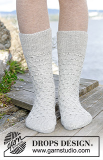 Free patterns - Dámské ponožky a papučky / DROPS 244-40