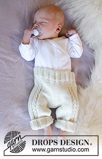 Little Cherub Pants / DROPS Baby 33-18 - Kötött nadrág babáknak DROPS Merino Extra Fine fonalból. A darabot fentről lefelé irányban készítjük, csavartmintával. 1 hónaposokra - 4 évesekre való méretekben