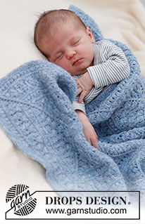 Baby Blue Sea / DROPS Baby & Children 39-1 - Deka pro miminka z krajkových čtverců pletená z příze DROPS Sky. Motiv: Dětské deky.